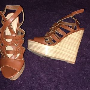 Brown corked wedges